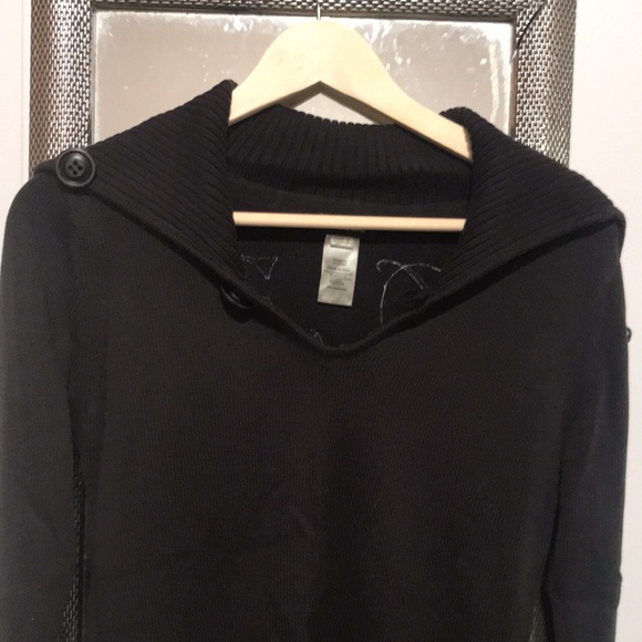 Diesel embroidered knit sweater. 3 adjustable buttons to change neck line - Picture 4 of 10